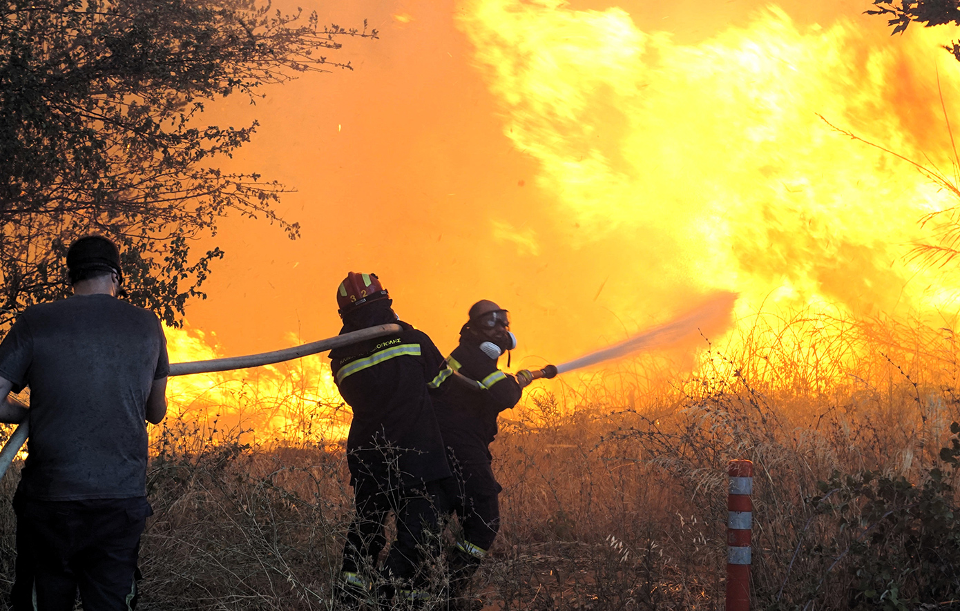 Φωτιά στην Κορινθία Μεγάλες Δυνάμεις Στη Διάθεση για Κατάσβεση