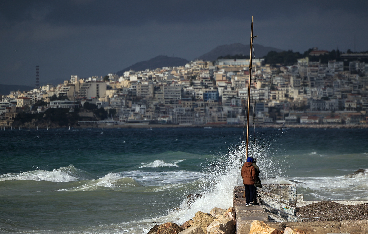 Αναμενόμενοι ισχυροί άνεμοι και αίθριος καιρός για το τριήμερο των εορτών της 28ης Οκτωβρίου