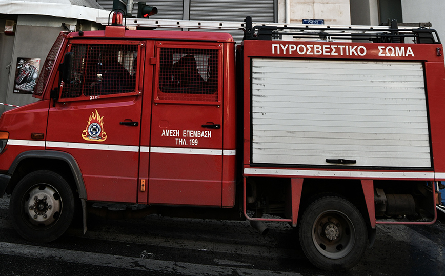 Φωτιά σε κτήριο στο κέντρο της Αθήνας προκαλεί διακοπή κυκλοφορίας