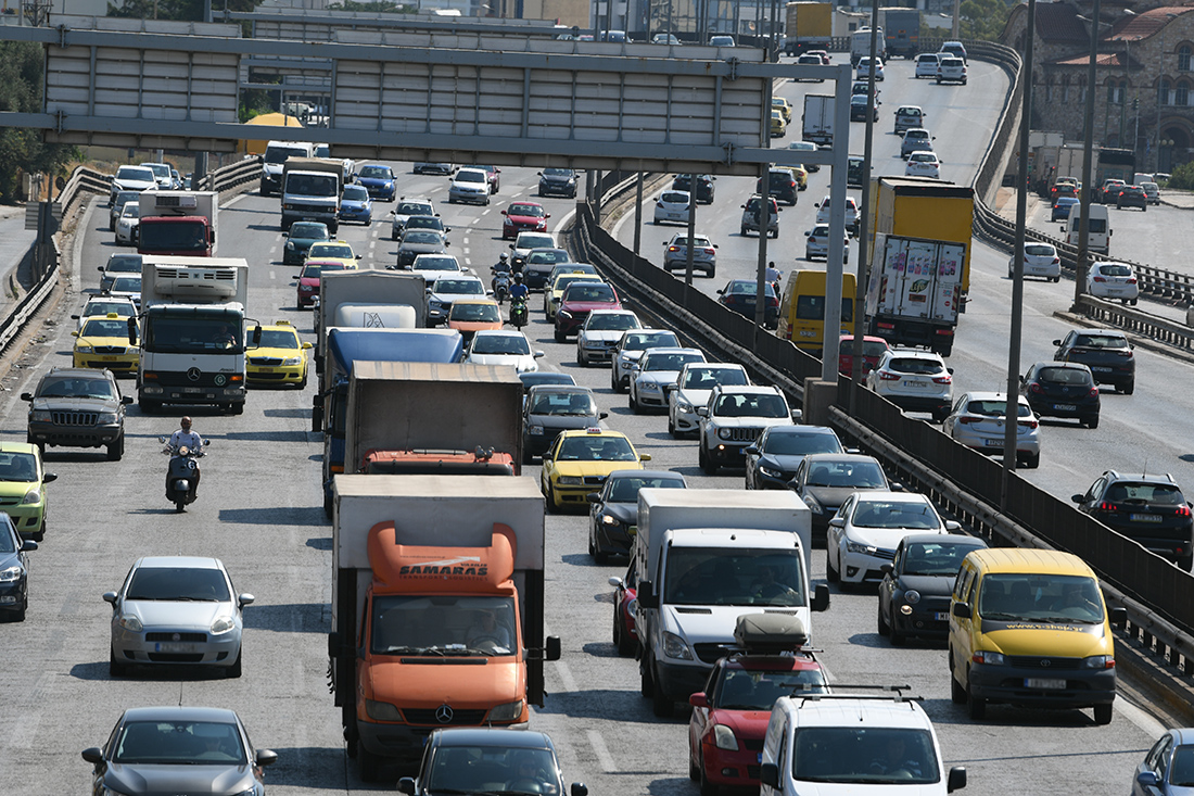 Δυσκολίες στην κυκλοφορία στη λεωφόρο Κηφισού λόγω ακινητοποιημένου οχήματος