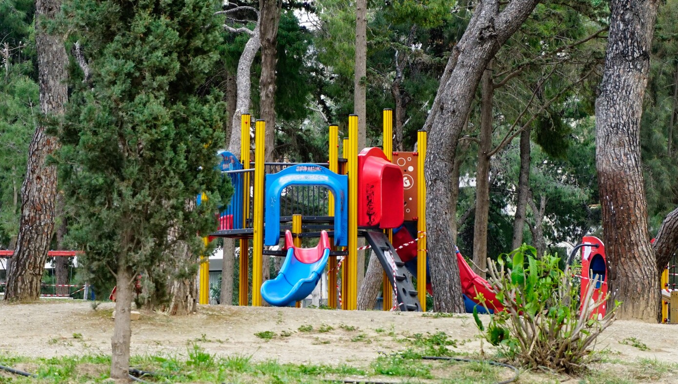 Σοβαρός τραυματισμός παιδιού από πτώση πόρτας σε παιδική χαρά της Αλεξανδρούπολης